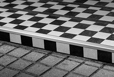 Protector Escalón Cromo Mate 10.5X20mmX2.5m