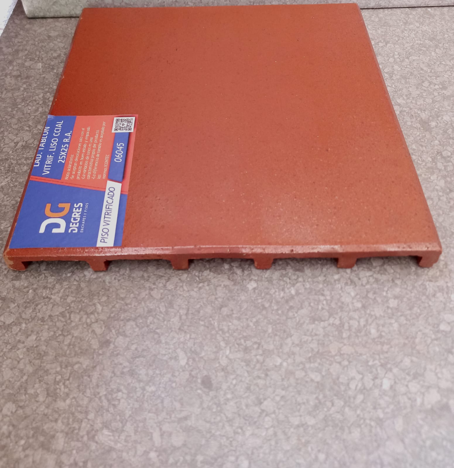 Tablón Vitrificado Liso Comercial 25X25