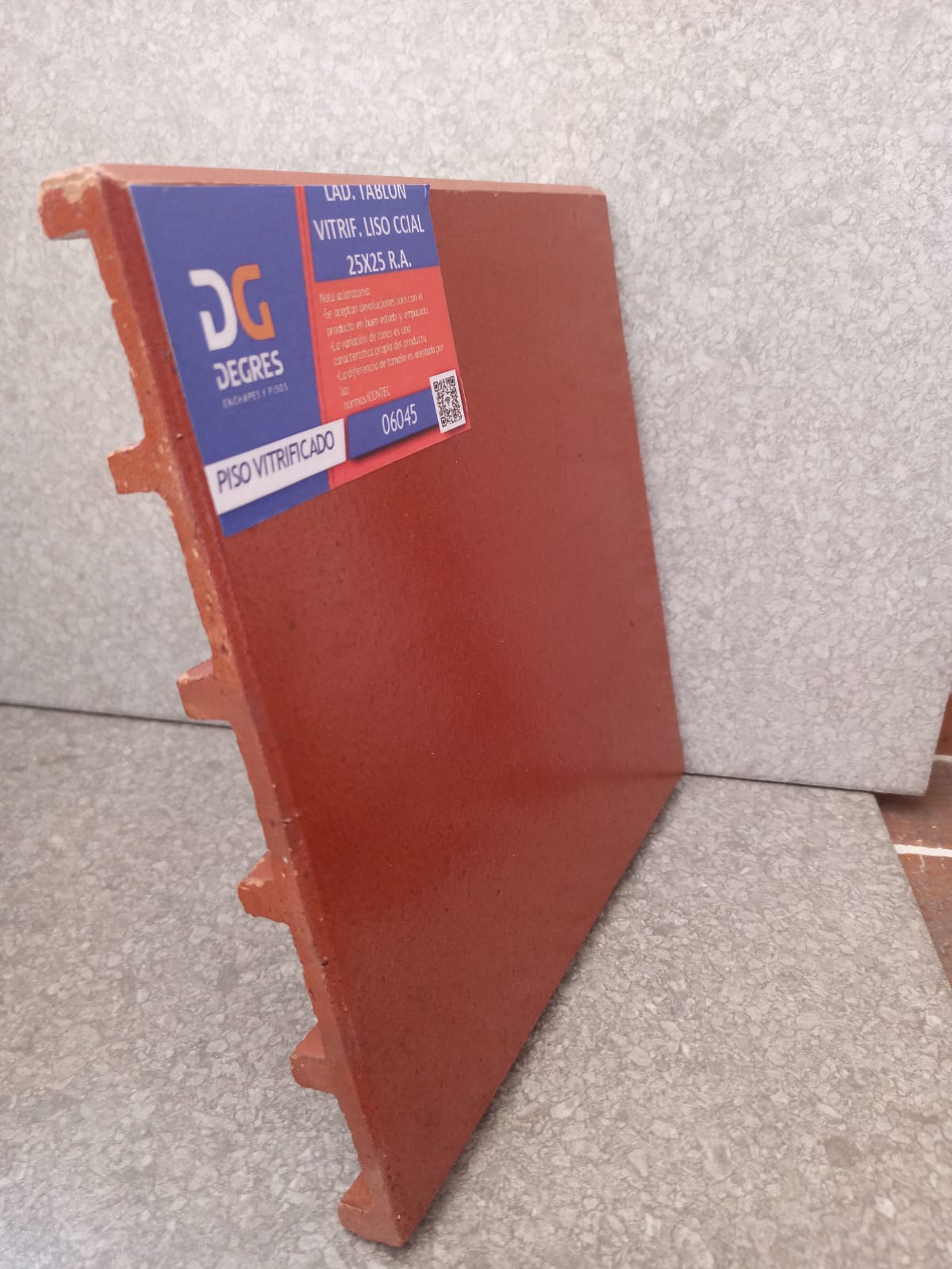 Tablón Vitrificado Liso Comercial 25X25