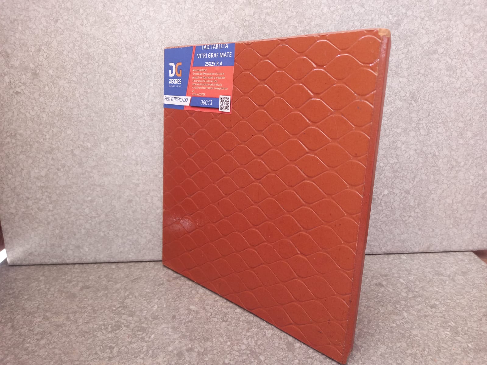 Tableta Vitrificada Grafilado Mate 25X25