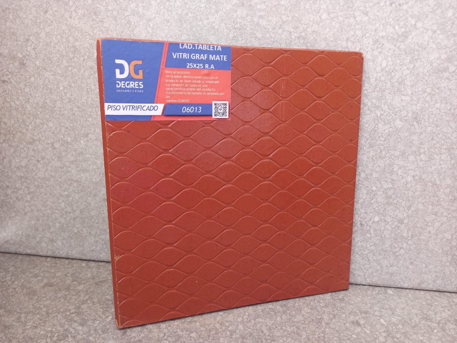 Tableta Vitrificada Grafilado Mate 25X25